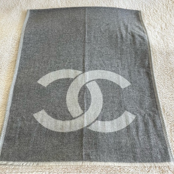 CHANEL Cashmere Stole / Scarf - Gray - Picture 1 of 10